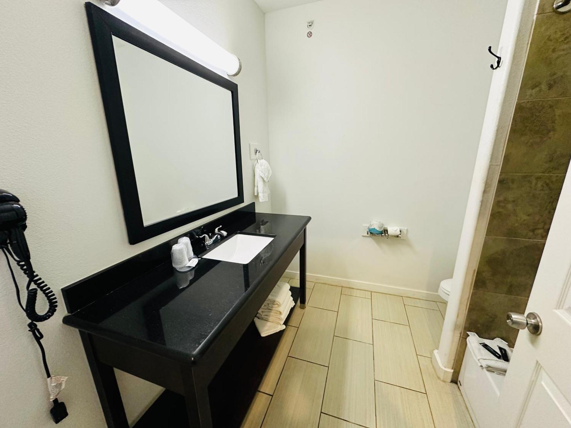 Lux Inn And Suites Three Rivers Екстер'єр фото