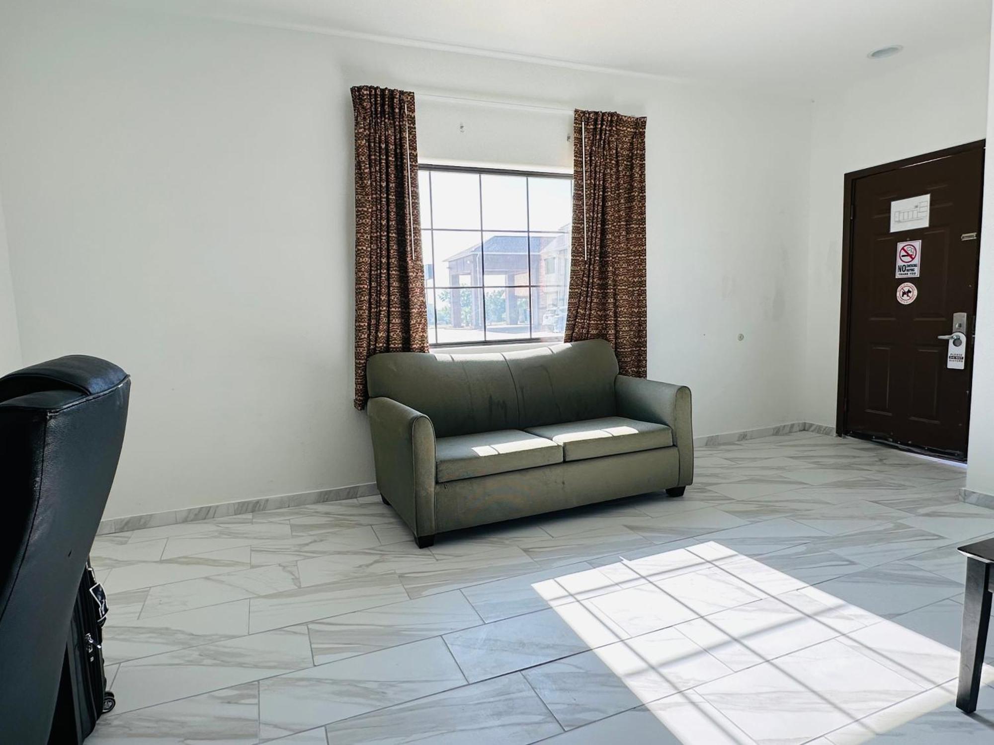 Lux Inn And Suites Three Rivers Екстер'єр фото