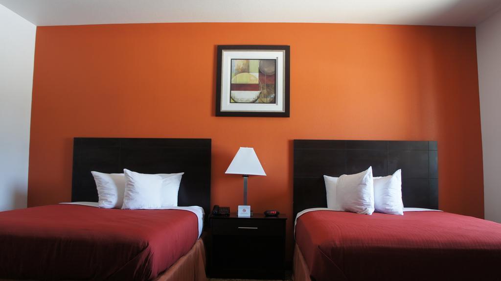 Lux Inn And Suites Three Rivers Екстер'єр фото