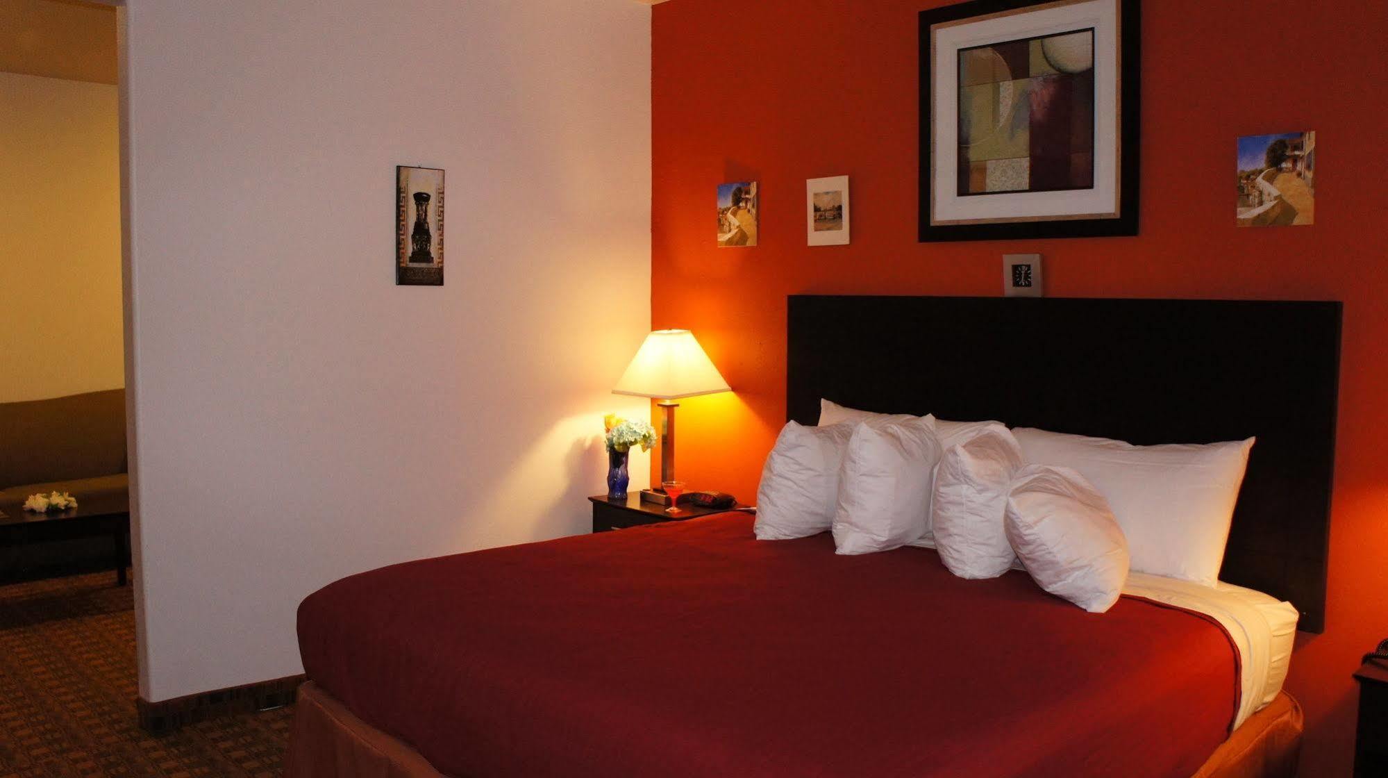 Lux Inn And Suites Three Rivers Екстер'єр фото