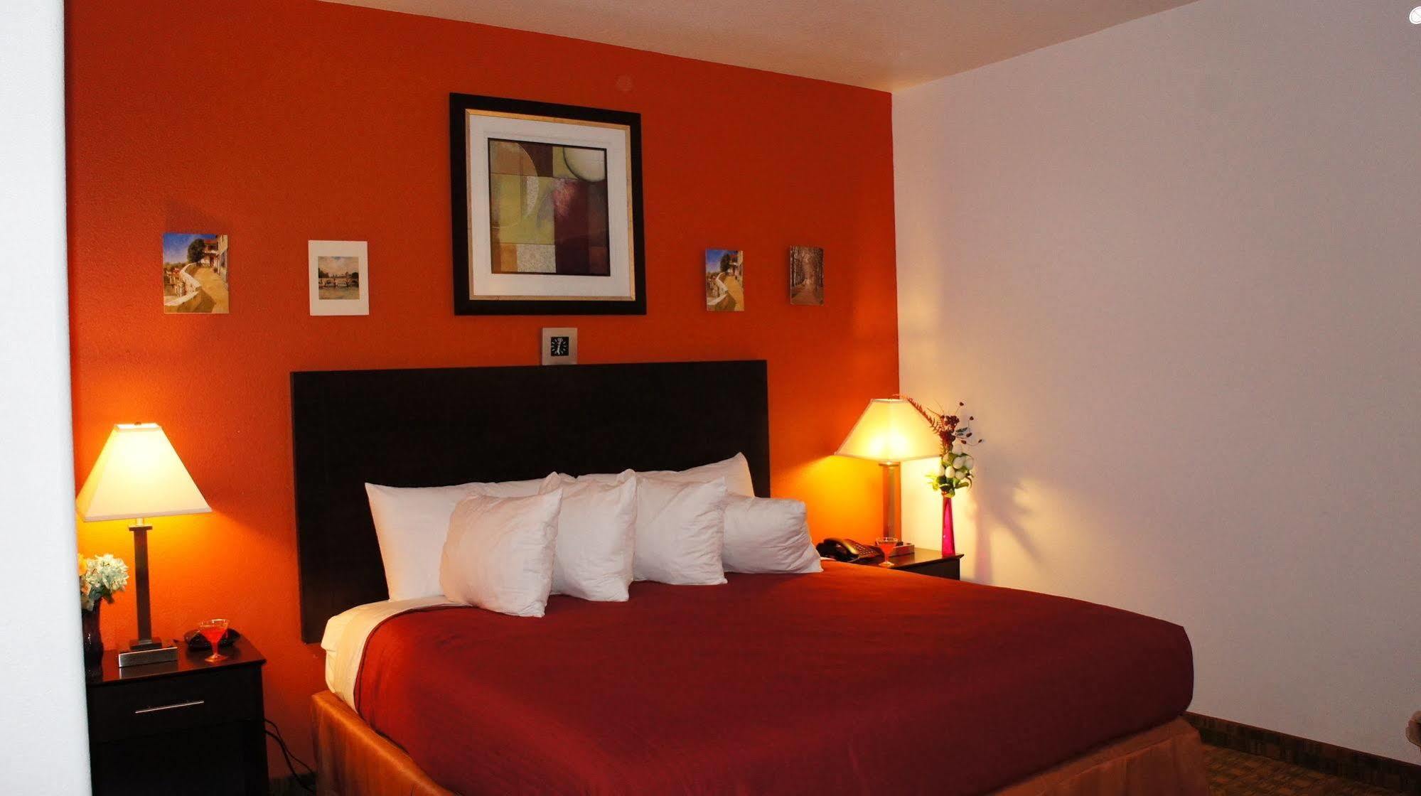 Lux Inn And Suites Three Rivers Екстер'єр фото