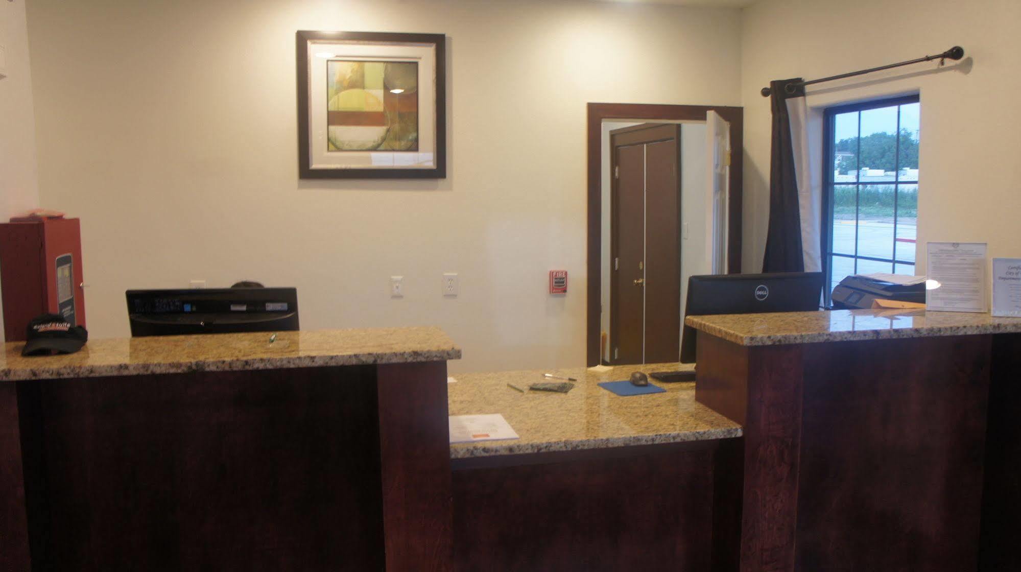 Lux Inn And Suites Three Rivers Екстер'єр фото