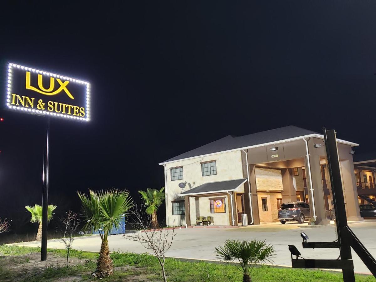 Lux Inn And Suites Three Rivers Екстер'єр фото